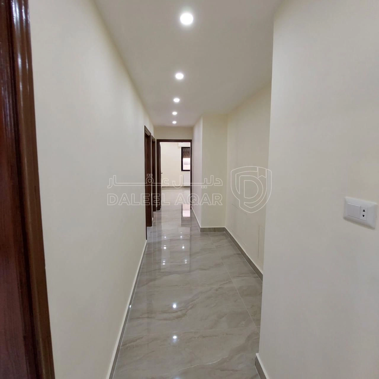 شقة في ضاحية الرشيد - خلف الجامعة الاردنية  - 53,000 دأ - صورة 1