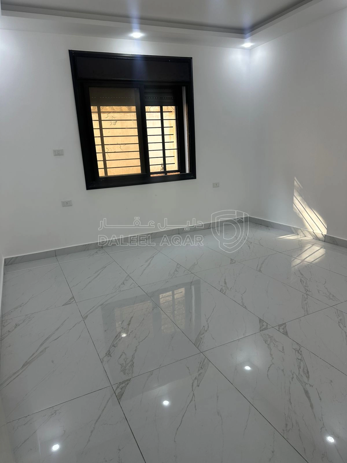 شقة في شارع الحرية - قرب من مطعم ابو زغلة  - 55,000 دأ - صورة 1