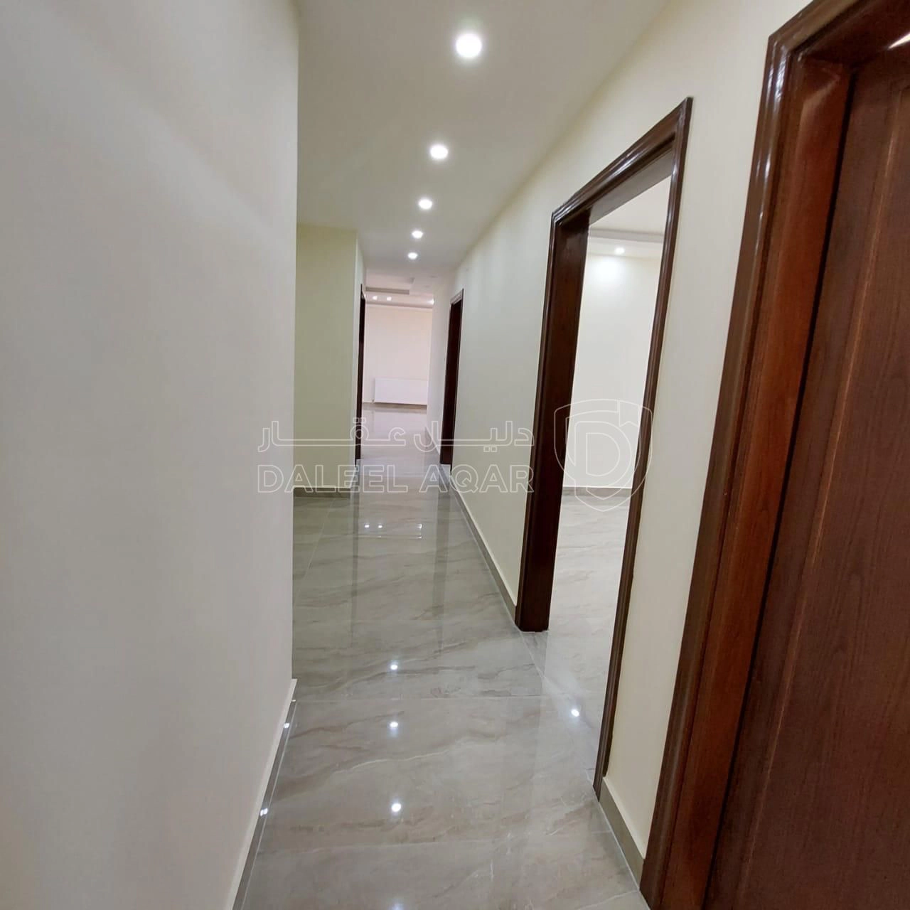شقة في ضاحية الرشيد - خلف الجامعة الاردنية  - 53,000 دأ - صورة 1