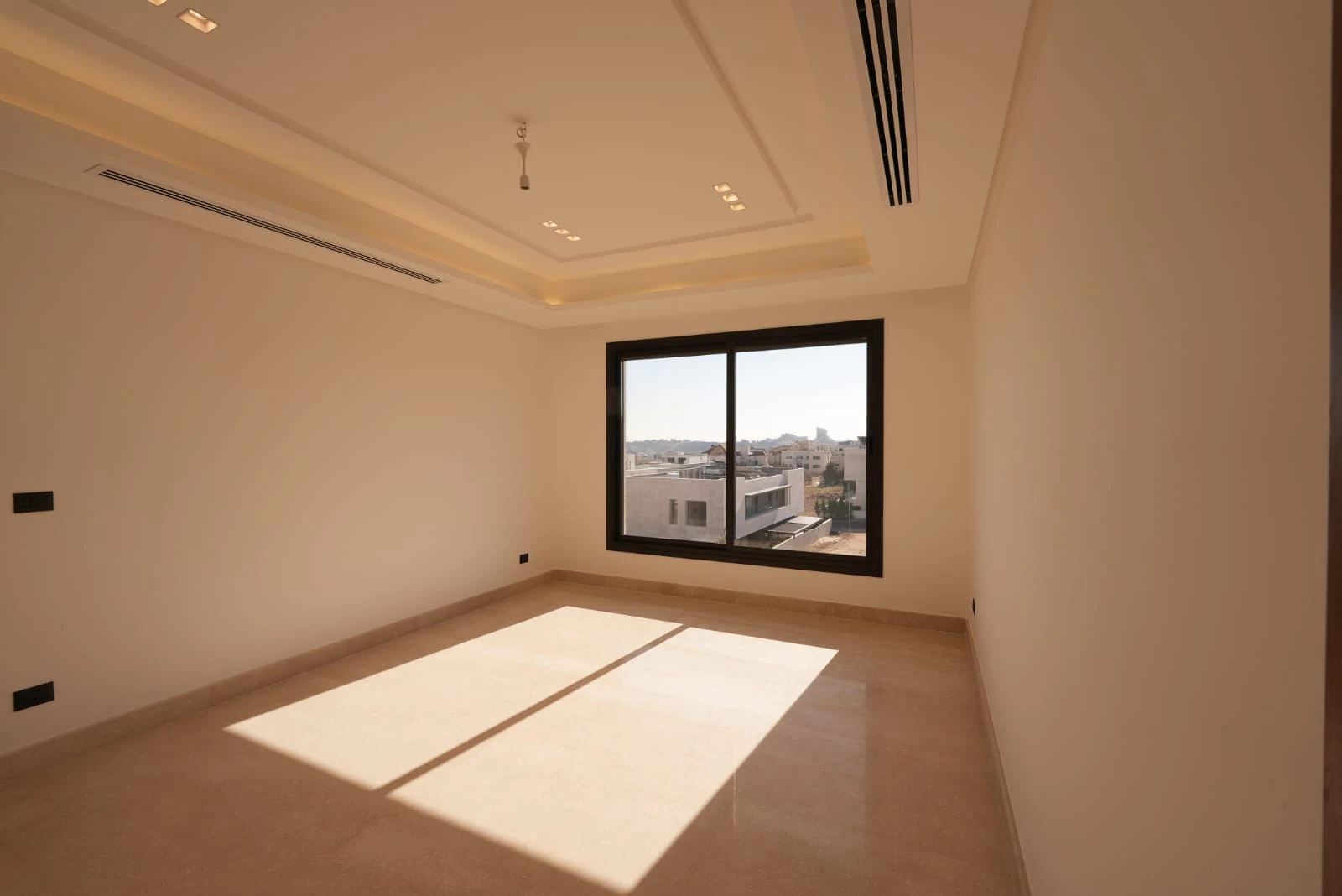 شقة في الظهير - 275,000 دأ - صورة 1