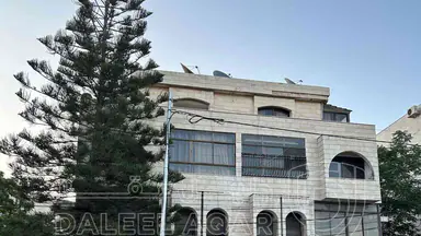 فيلا/منزل - عمان ام أذينة شارع المدينة المنورة 50 بجانب صيدلية روحي 2  - 1000000 دأ