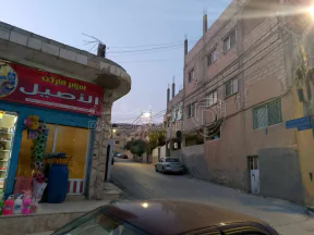 مبنى - الزرقاء حي معصوم مثلث الجبل الاول  - 110000 دأ