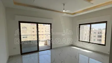 شقة - شقة للبيع ارضيه مع ترس - 105000 دأ