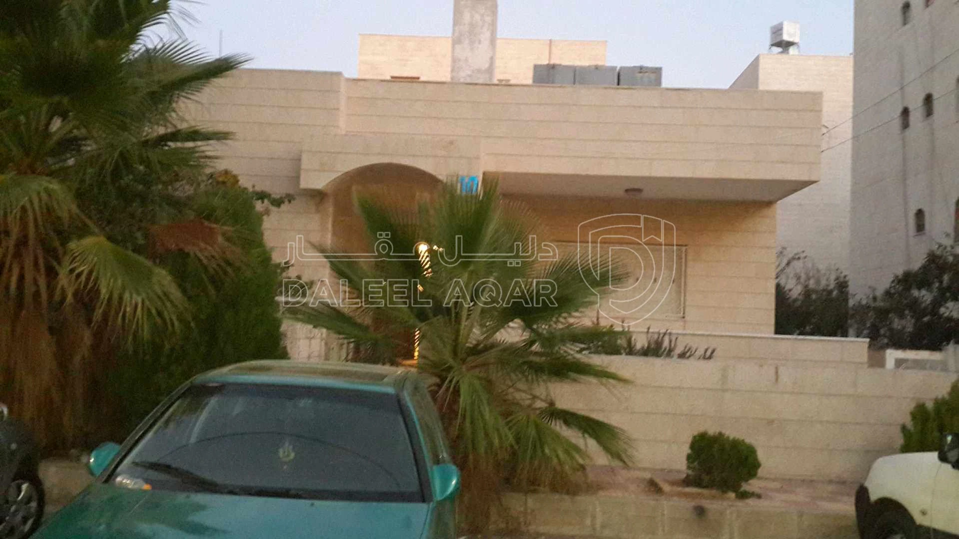 مبنى في تلاع العلي  فوق صالة البنفسج جانب خزان الماء - 300,000 دأ - صورة 1