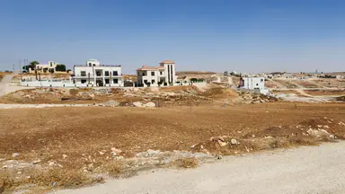 أرض في قطعة أرض سكنية منطقة فلل حديثة للبيع - 250,000 دأ - صورة NaN