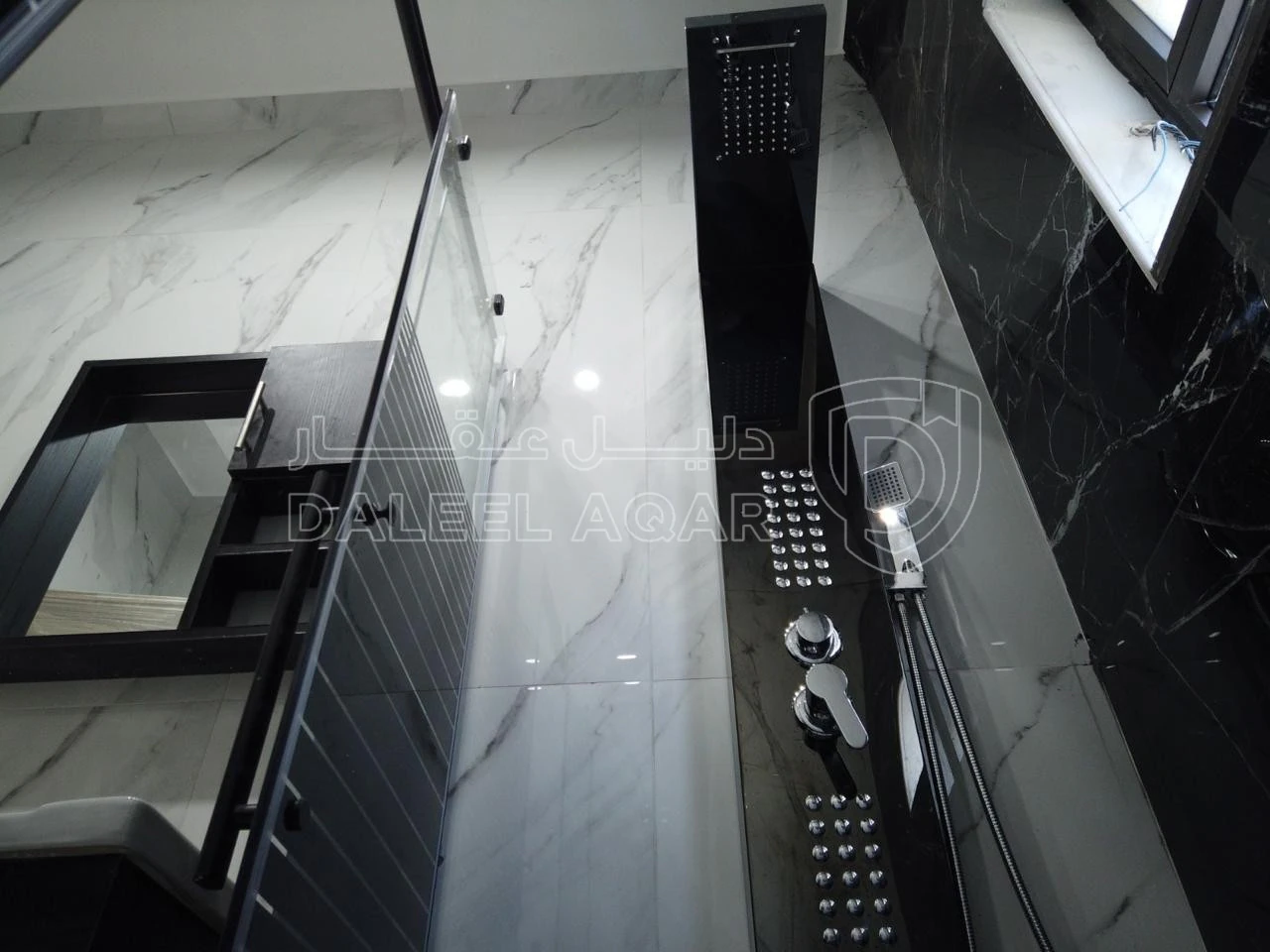 شقة في ‏ALHAKAM HOUSING كاش او أقساط من المالكمشروع مادبا حي الرشاد ((بالقرب من مسجد عيسى أبن مريم))( شقق طابقيه مساحة (174)📌لدينا فريق كامل مجهز في اي وقت للجولات الميدانية وتزويدكم في ادق التفاصيل للمشروع (المشروع جاهزة للتسليم) 🏘️🏘️🏙️ شركتنا مختصة باختيار المواقع الاستراتيجية وفي أرقى المناطق) ________🏘️ مواصفات الشقق بمواصفات ڤلل💯تشطيبات سوبر ديلوكس❇️ مساحة الشقه الاولى 174+220 مساحات خارجيه ❇️ مساحة الشقق (174)م وتتكون من : ✔️ 2 غرف نوم اطفال  ✔️ غرفة ماستر ✔️ 3حمامات ✔️ صالون مع بلكونه✔️ مطبخ مع بلكونه✔️ غرفة ضيوف مع بلكونه 📌مواصفـات الشقة :-🔹المنيوم مقطع خاص Spacer 16m زجاج Double Glaze عازل للحرارة والصوت .🔹اباجورات المنيوم كهرباء معزولة Foam .🔹 بورسلان إسباني نخب أول .🔹 أطقم حمامات معلقة Vetra .🔹 مغاسل كاونتر مع خزائن Laminate .🔹 بطاريات Roca إسباني .🔹 نظام Shower Jet مع قاطع سيكوريت واكسسوارات Stainless steel .🔹 أسقف جبسبمورد مع ديكورات مودرن مميزة لكامل الشقة .🔹انارة Spot light Linear light لكامل الشقة .🔹أبواب قشرة جوز دهان ايطالي .🔹باب رئيسي أمان متعدد الاقفال .🔹دهانات ديكورية للمداخل ودهانات Dulux لداخل الشقة .🔹انتركم  .🔹تمديدات انترنت لكل الغرف .🔹تأسيس كامل للمكيفات لكل الغرف ويشمل النحاس والكهرباء والتصريف .🔹نظام ستلايت مركزي📌مواصفات المشروع :-🔸واجهات وبروزات معمارية مميزة حجر رويشد نخب اول قياس 50 سم .🔸ديكورات للمداخل والادراج وواجهات المصاعد .🔸رخام ايطالي للمداخل والادراج والترسات .🔸مصعد ايطالي Stainless Steel .🔸عزل كامل مائي وحراري لجدران المبنى داخلي وخارجي .🔸موقف سيارة مستقل لكل شقة .🔸خزان ماء اضافي لكل شقة .🔸تشطيبات Super Deluxe .🔸اشراف هندسي كامل على كافة مراحل العمل من التأسيس وحتى التشطيب النهائي .✅ خدمة ضمان ما بعد البيع :-جميع الشقق منفذة باعلى المواصفات الفنية ومكفولة لمدة سنةكاملة 💯.للأستفسار :0777979428 - 75,000 دأ - صورة 1