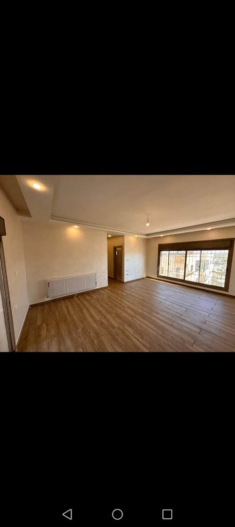 شقة في بالقرب من مديرية شؤون الأفراد - 135,000 دأ - صورة 1