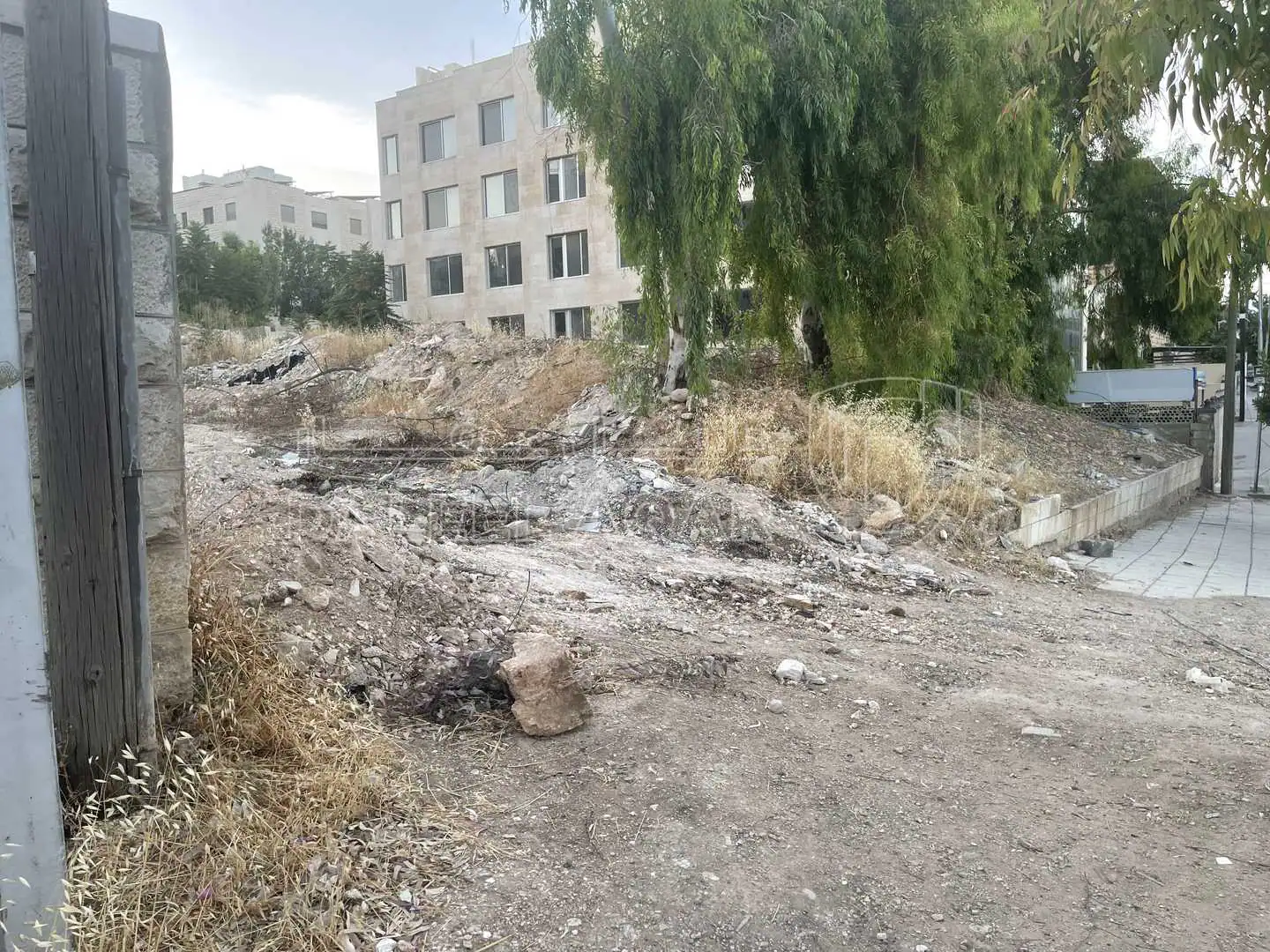 أرض في Abdul Monem Riad st 57 Amman Jordan - 1,750,000 دأ - صورة 1