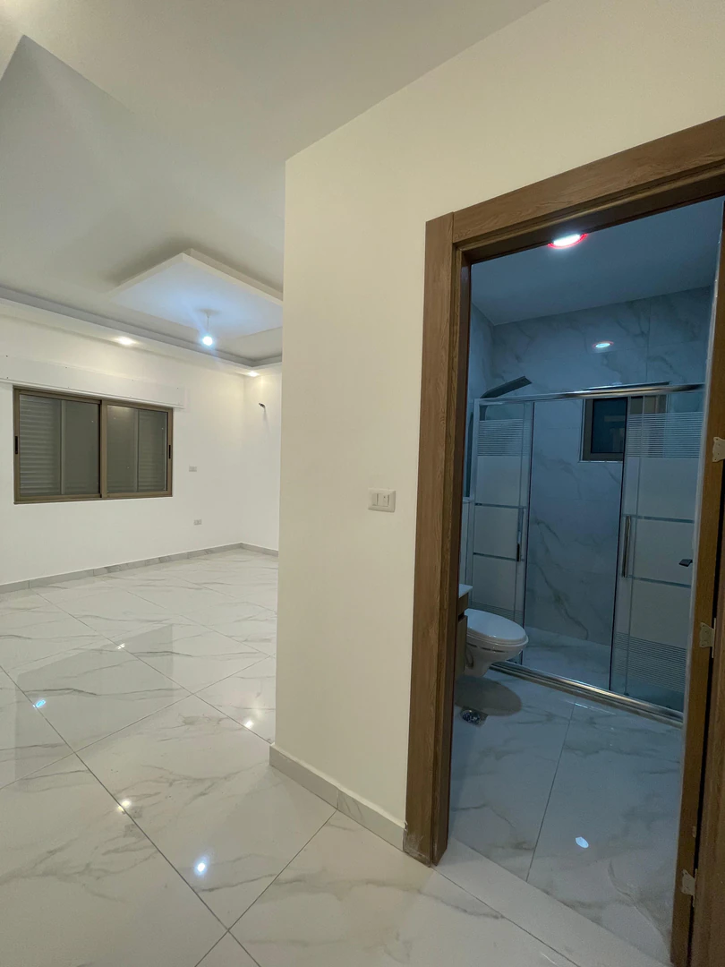 شقة في قرب الراعي مول - 55,000 دأ - صورة 1