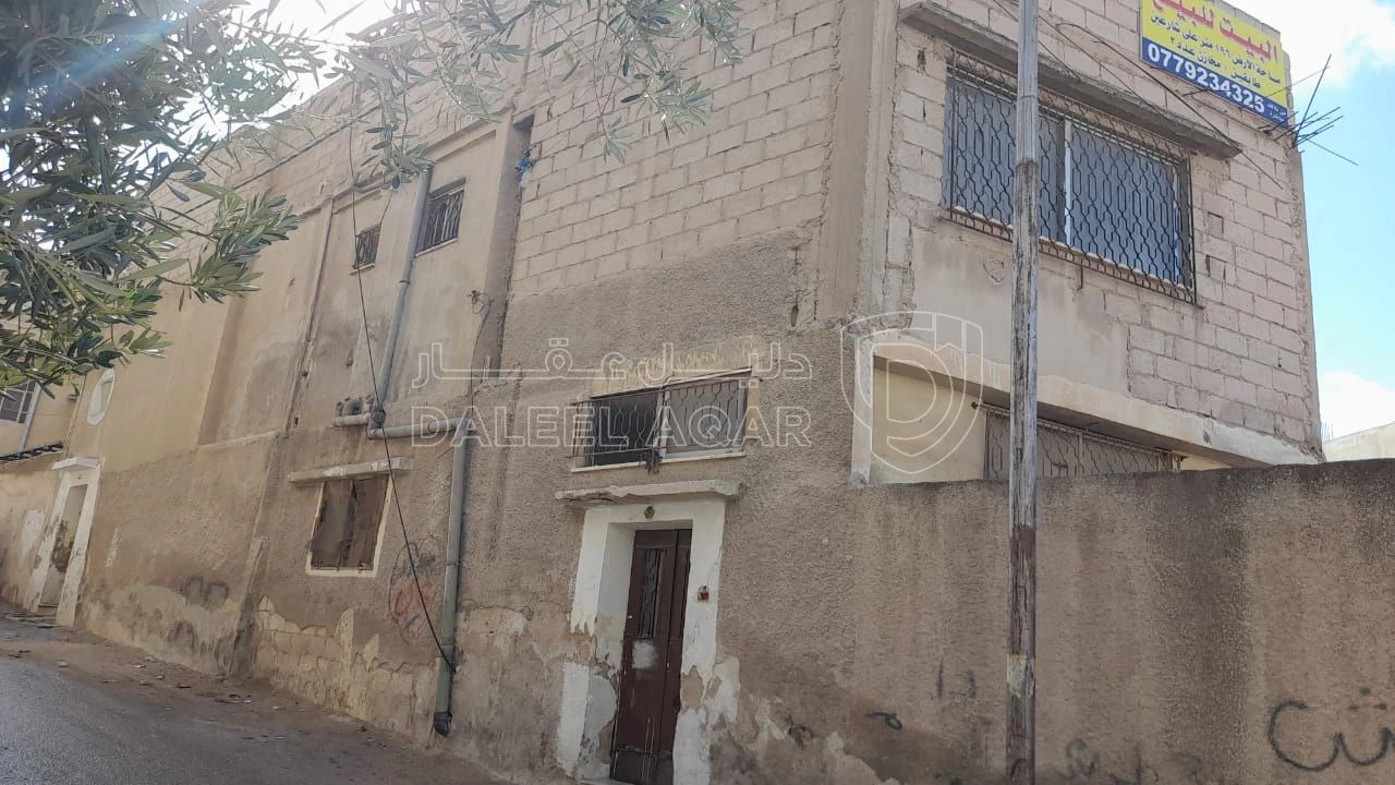 مبنى في الزرقاء - حي شاكر - قرب مدرسة عائشة - 28,000 دأ - صورة 1