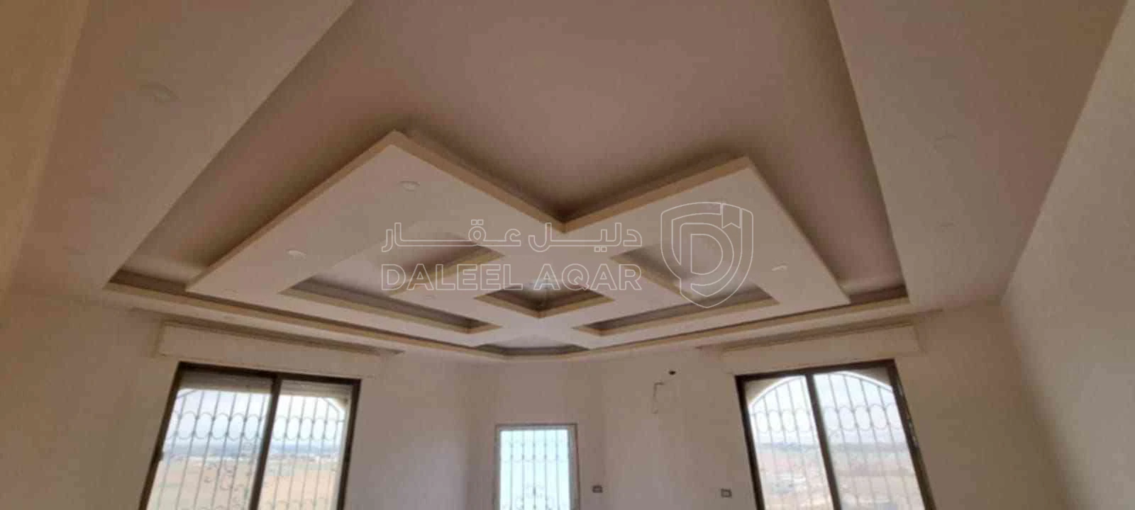 فيلا/منزل في عمان القسطل قبل جسر المطار قريبه من فلل الاندلسيه - 320,000 دأ - صورة 1