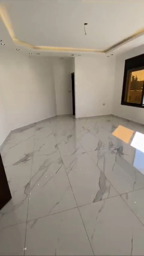 شقة في مرج الحمام - مقابل مدرسة البيان الدولية  - 139,000 دأ - صورة 1