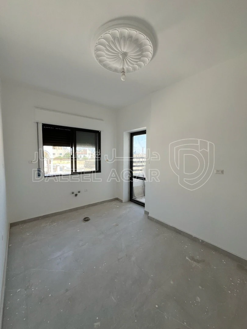 شقة في في جبل الزهور ب 40 الف طابق اول شقة جديدة 90 متر  - 40,000 دأ - صورة 1