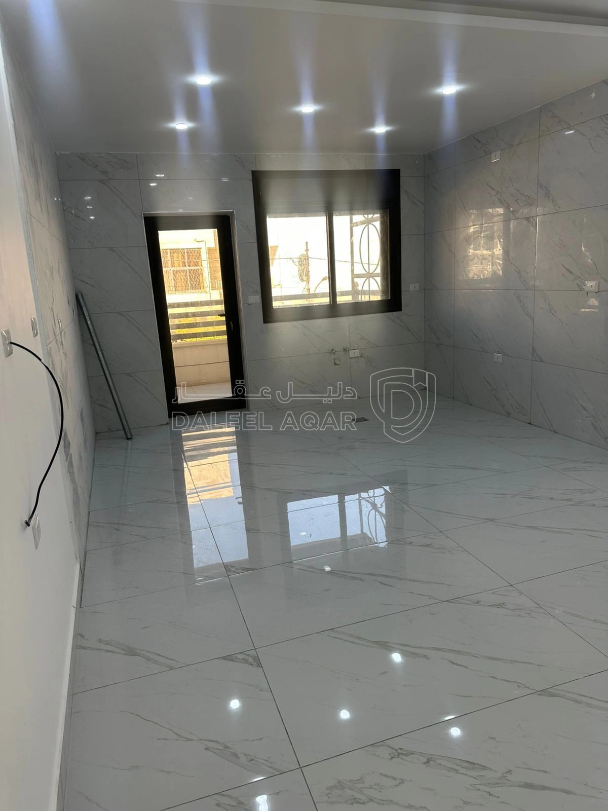 شقة في شارع الحرية - قرب من مطعم ابو زغلة  - 55,000 دأ - صورة 1
