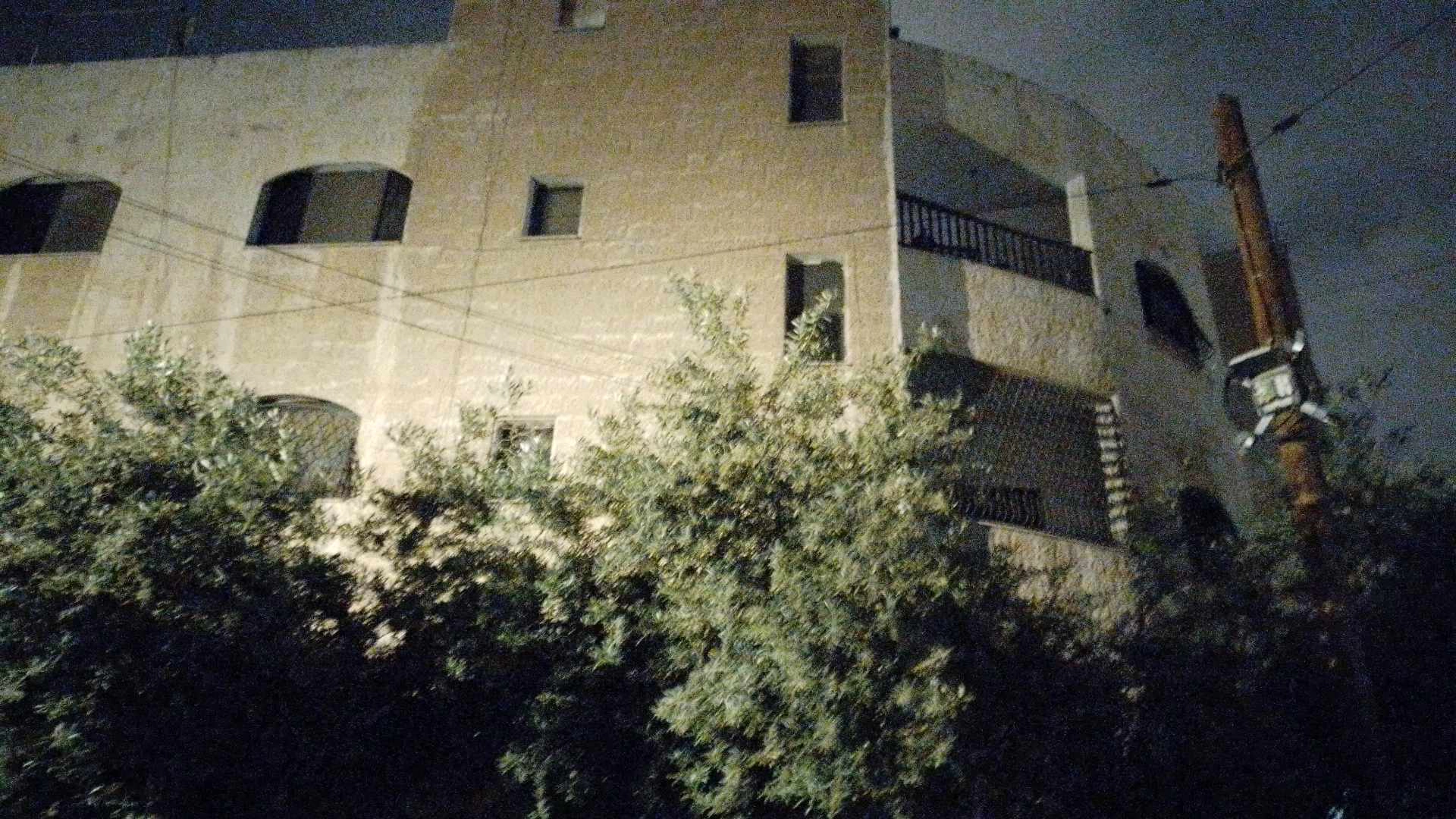 مبنى في ماركا الشماليه حي المزارع ت 0796198119 - 80,000 دأ - صورة 1