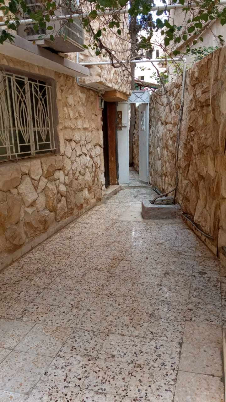 مبنى في الزرقاء - 50,000 دأ - صورة 1