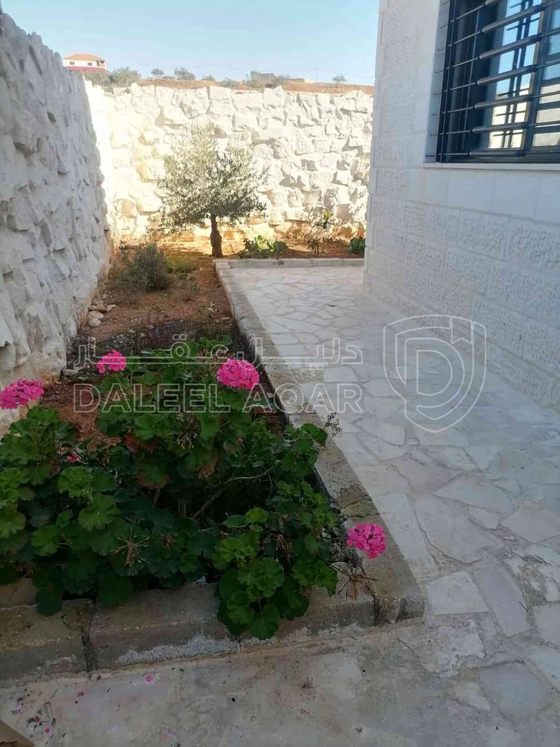 فيلا/منزل في عمان جاوا - 135,000 دأ - صورة 1