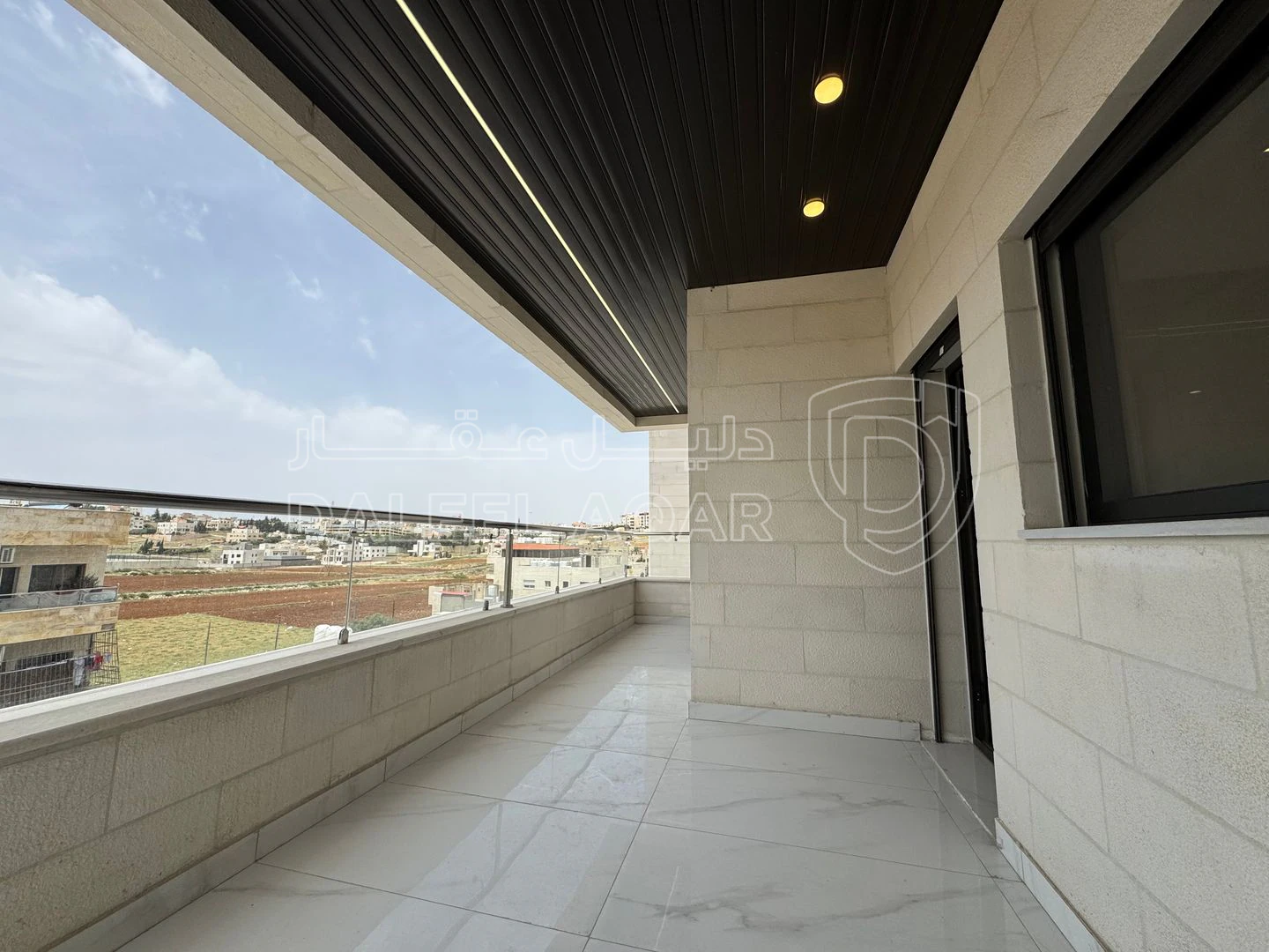 شقة في البنيات - طريق المطار - 125,000 دأ - صورة 1