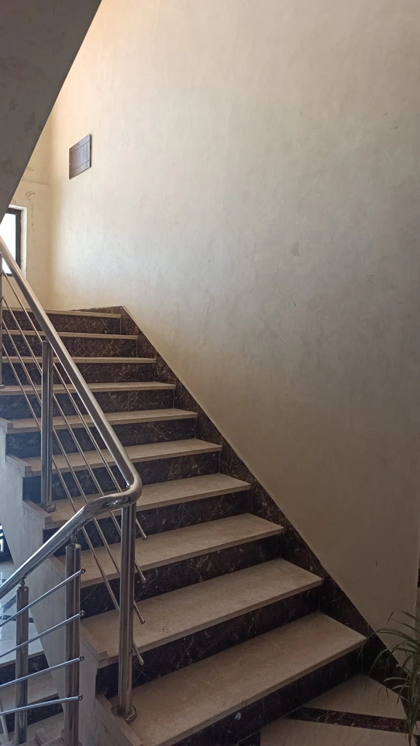 شقة في الحبيهه حي المنصور شارع الاردن - 90,000 دأ - صورة 1