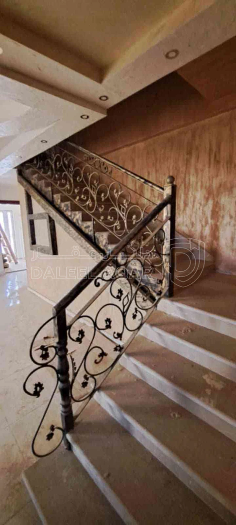 فيلا/منزل في عمان القسطل قبل جسر المطار قريبه من فلل الاندلسيه - 320,000 دأ - صورة 1