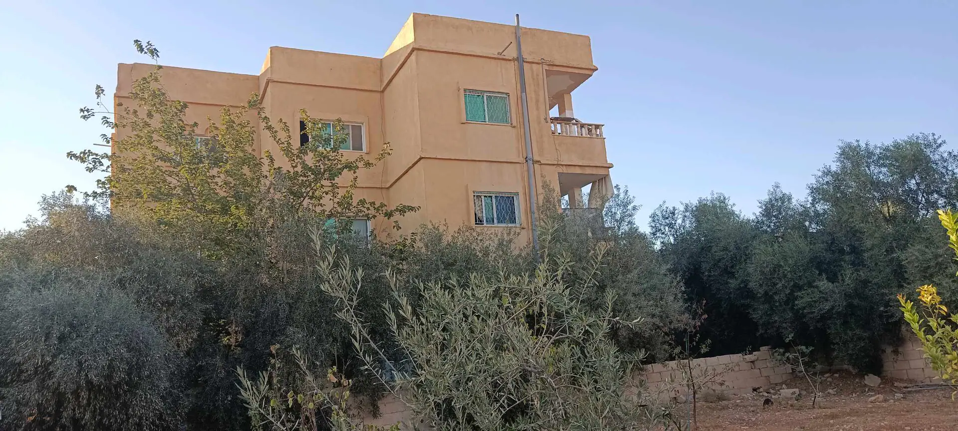 مبنى في النقيرة - 105,000 دأ - صورة 1