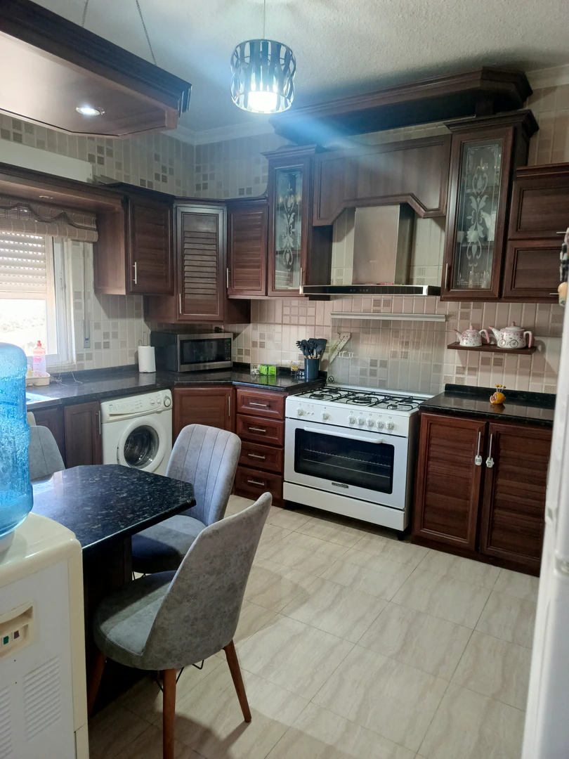 شقة في الجبيهه - الكليه العلميه الاسلاميه   - 65,000 دأ - صورة 1