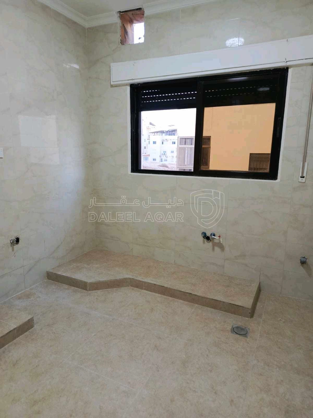 شقة في العقبه الخامسه قرب متنزه الخامسه - 55,000 دأ - صورة 1