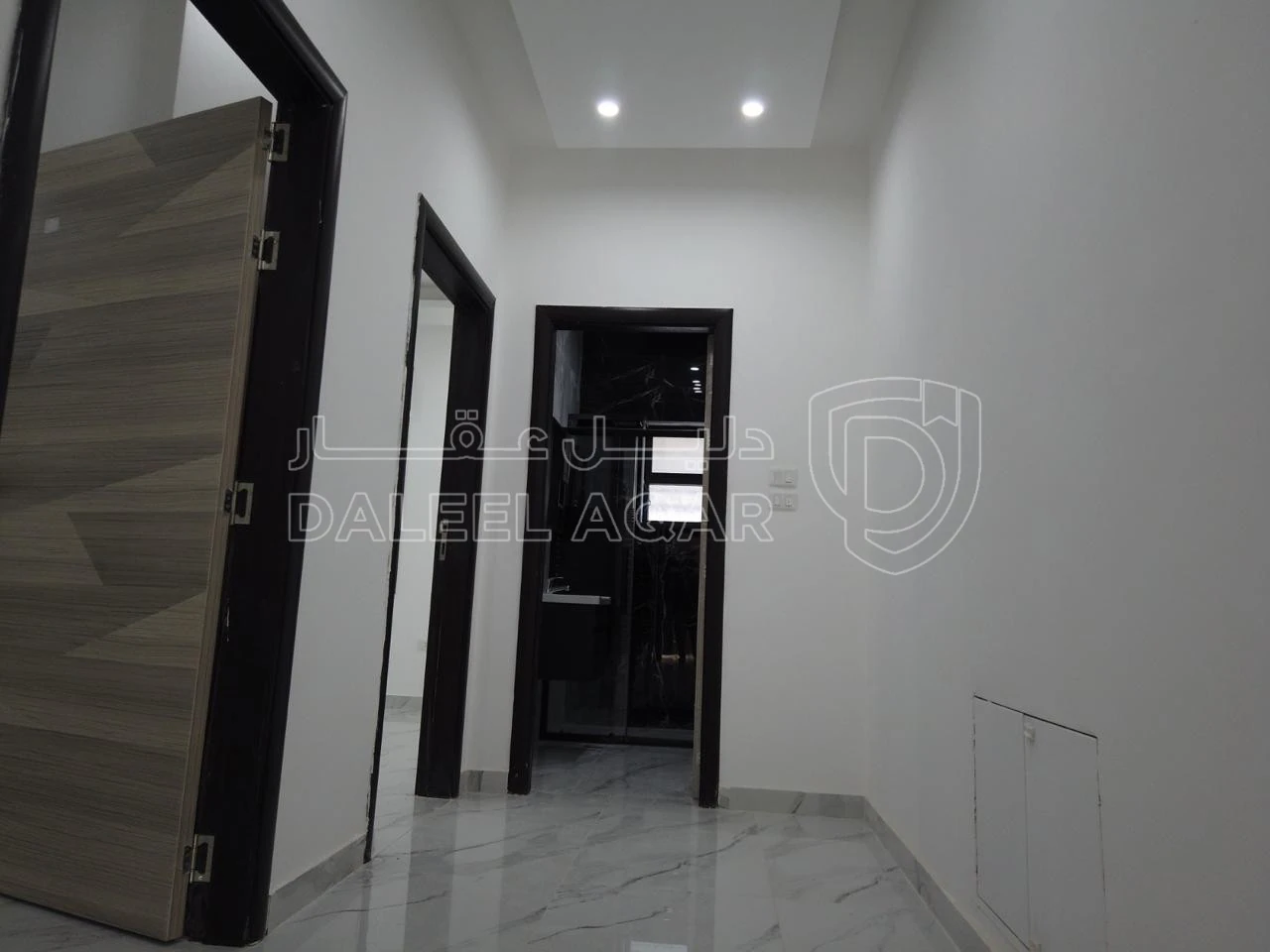 شقة في ‏ALHAKAM HOUSING كاش او أقساط من المالكمشروع مادبا حي الرشاد ((بالقرب من مسجد عيسى أبن مريم))( شقق طابقيه مساحة (174)📌لدينا فريق كامل مجهز في اي وقت للجولات الميدانية وتزويدكم في ادق التفاصيل للمشروع (المشروع جاهزة للتسليم) 🏘️🏘️🏙️ شركتنا مختصة باختيار المواقع الاستراتيجية وفي أرقى المناطق) ________🏘️ مواصفات الشقق بمواصفات ڤلل💯تشطيبات سوبر ديلوكس❇️ مساحة الشقه الاولى 174+220 مساحات خارجيه ❇️ مساحة الشقق (174)م وتتكون من : ✔️ 2 غرف نوم اطفال  ✔️ غرفة ماستر ✔️ 3حمامات ✔️ صالون مع بلكونه✔️ مطبخ مع بلكونه✔️ غرفة ضيوف مع بلكونه 📌مواصفـات الشقة :-🔹المنيوم مقطع خاص Spacer 16m زجاج Double Glaze عازل للحرارة والصوت .🔹اباجورات المنيوم كهرباء معزولة Foam .🔹 بورسلان إسباني نخب أول .🔹 أطقم حمامات معلقة Vetra .🔹 مغاسل كاونتر مع خزائن Laminate .🔹 بطاريات Roca إسباني .🔹 نظام Shower Jet مع قاطع سيكوريت واكسسوارات Stainless steel .🔹 أسقف جبسبمورد مع ديكورات مودرن مميزة لكامل الشقة .🔹انارة Spot light Linear light لكامل الشقة .🔹أبواب قشرة جوز دهان ايطالي .🔹باب رئيسي أمان متعدد الاقفال .🔹دهانات ديكورية للمداخل ودهانات Dulux لداخل الشقة .🔹انتركم  .🔹تمديدات انترنت لكل الغرف .🔹تأسيس كامل للمكيفات لكل الغرف ويشمل النحاس والكهرباء والتصريف .🔹نظام ستلايت مركزي📌مواصفات المشروع :-🔸واجهات وبروزات معمارية مميزة حجر رويشد نخب اول قياس 50 سم .🔸ديكورات للمداخل والادراج وواجهات المصاعد .🔸رخام ايطالي للمداخل والادراج والترسات .🔸مصعد ايطالي Stainless Steel .🔸عزل كامل مائي وحراري لجدران المبنى داخلي وخارجي .🔸موقف سيارة مستقل لكل شقة .🔸خزان ماء اضافي لكل شقة .🔸تشطيبات Super Deluxe .🔸اشراف هندسي كامل على كافة مراحل العمل من التأسيس وحتى التشطيب النهائي .✅ خدمة ضمان ما بعد البيع :-جميع الشقق منفذة باعلى المواصفات الفنية ومكفولة لمدة سنةكاملة 💯.للأستفسار :0777979428 - 75,000 دأ - صورة 1