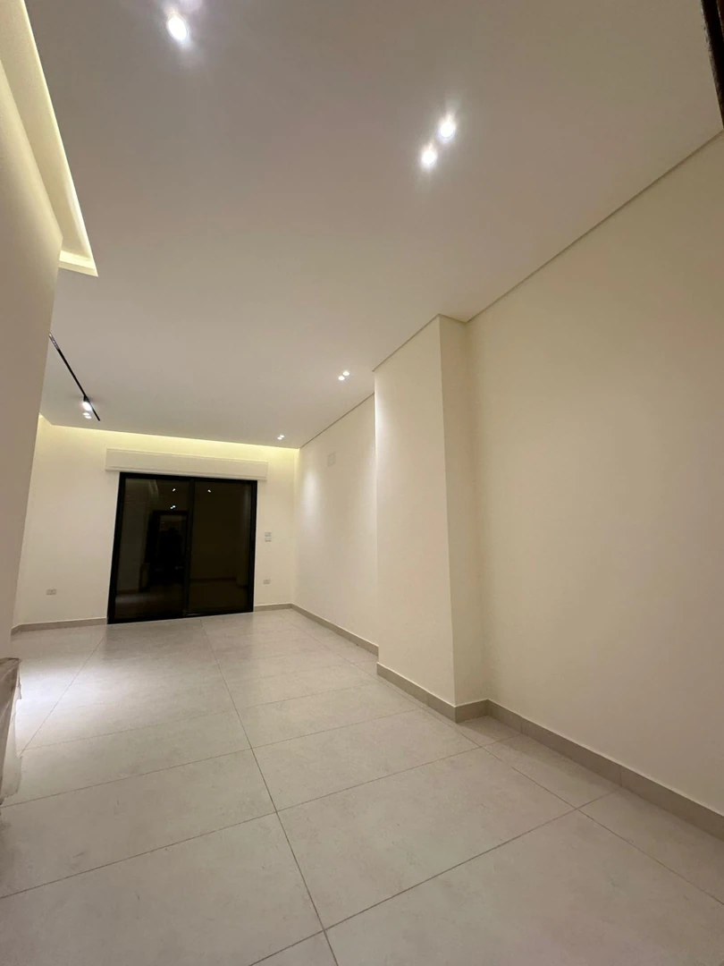 شقة في قرب اشارات حي الصحابه - 118,000 دأ - صورة 1