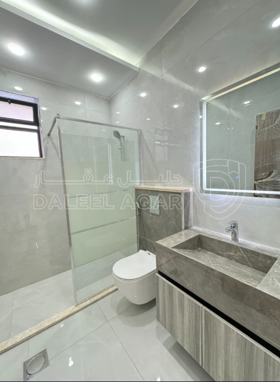 شقة في مقابل جامعة البتراء، قرب مديرية الأمن العام - 91,000 دأ - صورة 1