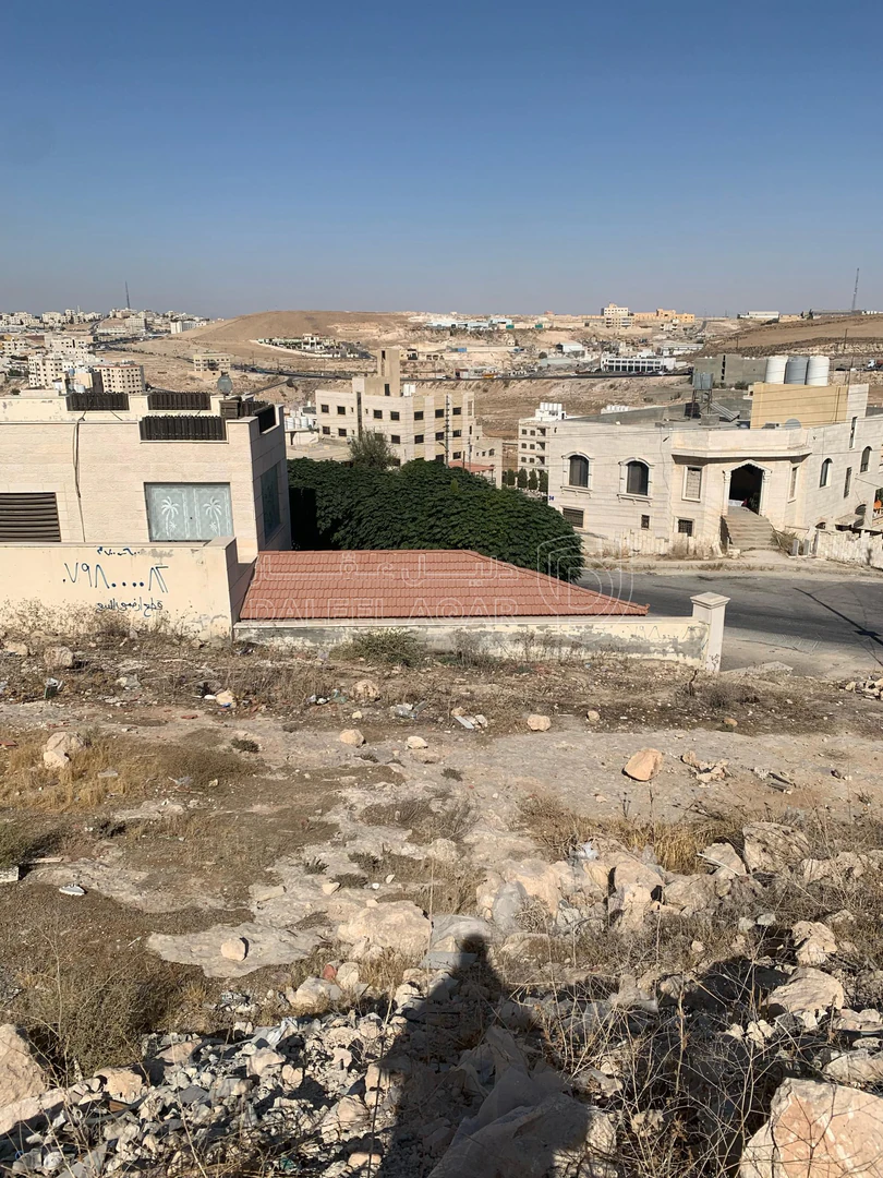 أرض في ابو علندا قرب مسجد عثمان مظعون - 65,000 دأ - صورة 1