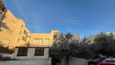 أرض في للبيع قطعة أرض مع بيت جاهز للسكن 🏠 - 420,000 دأ - صورة NaN