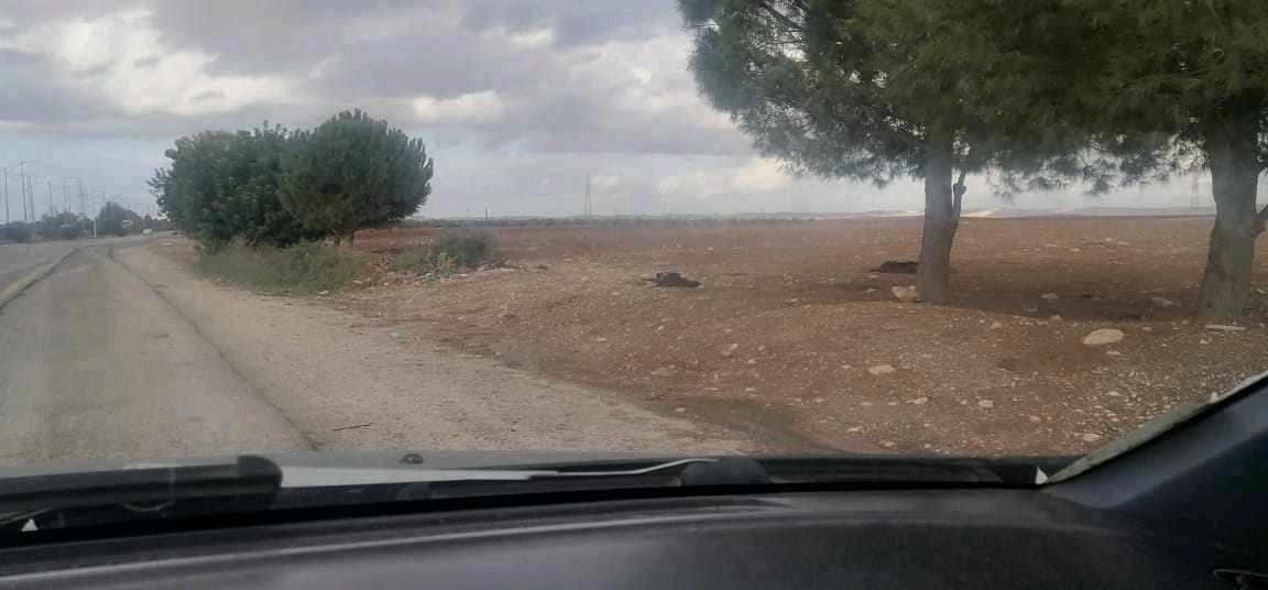 أرض في قرب جسر النعيمه على الشارع مباشره(عمان الرمثا)  - 437,640 دأ - صورة 1