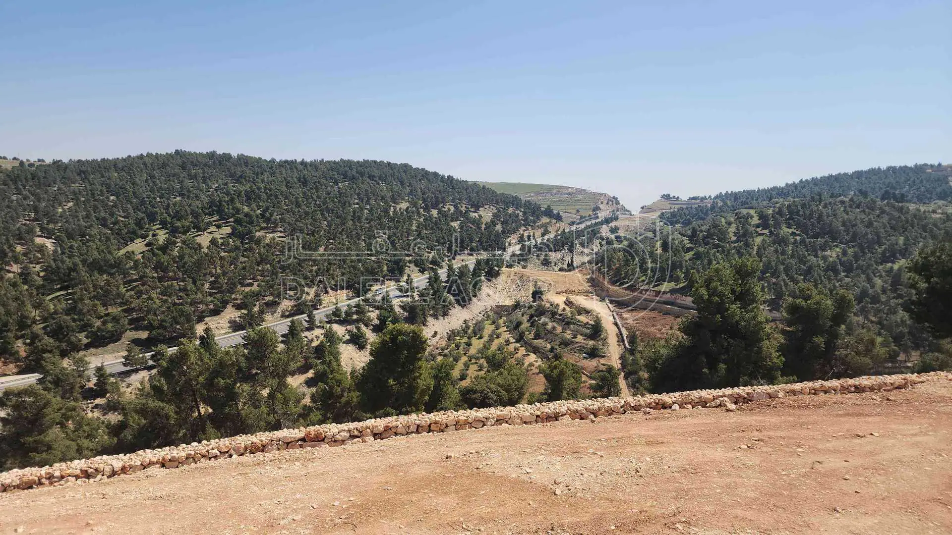 أرض في اتوستراد اربد عمان - 60,000 دأ - صورة 1