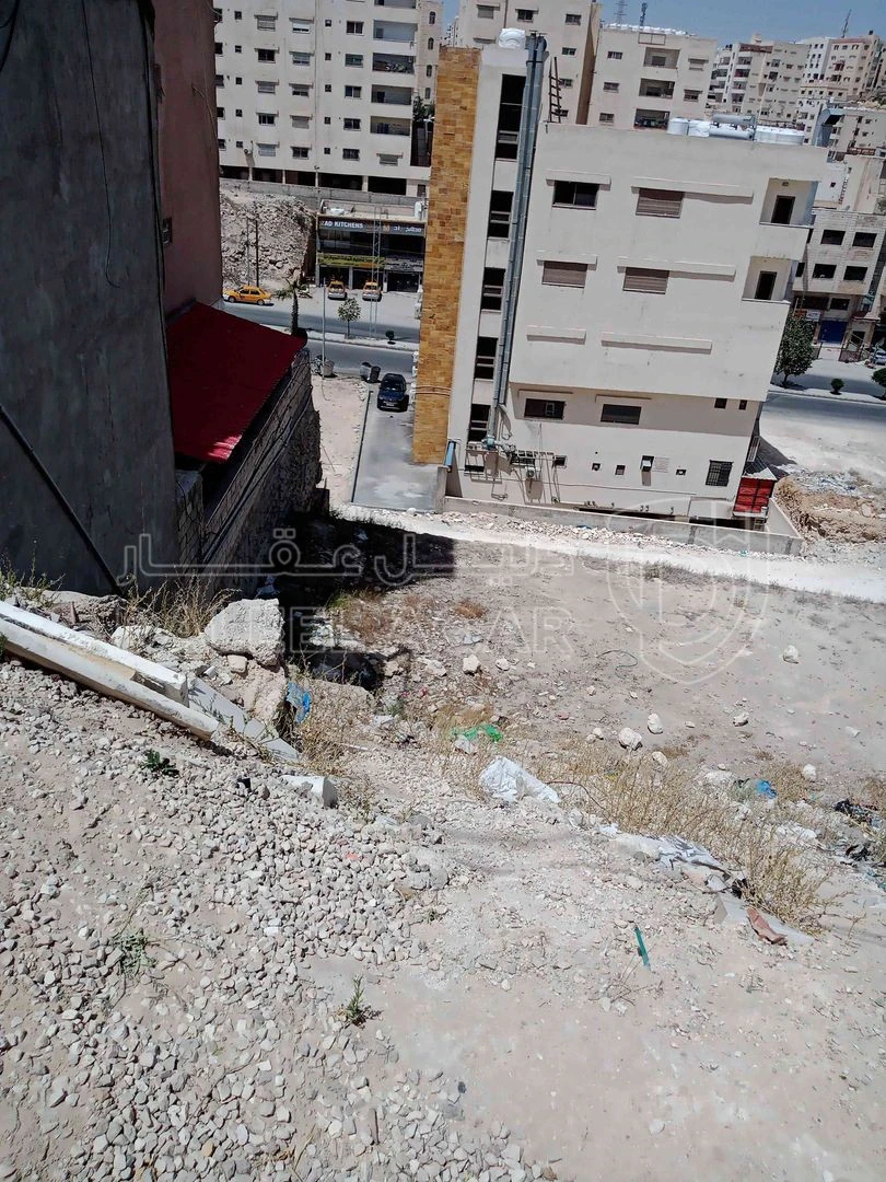 أرض في خلف محطة شحن السيارات الكهربائية شارع الكرامة - 59,000 دأ - صورة 1