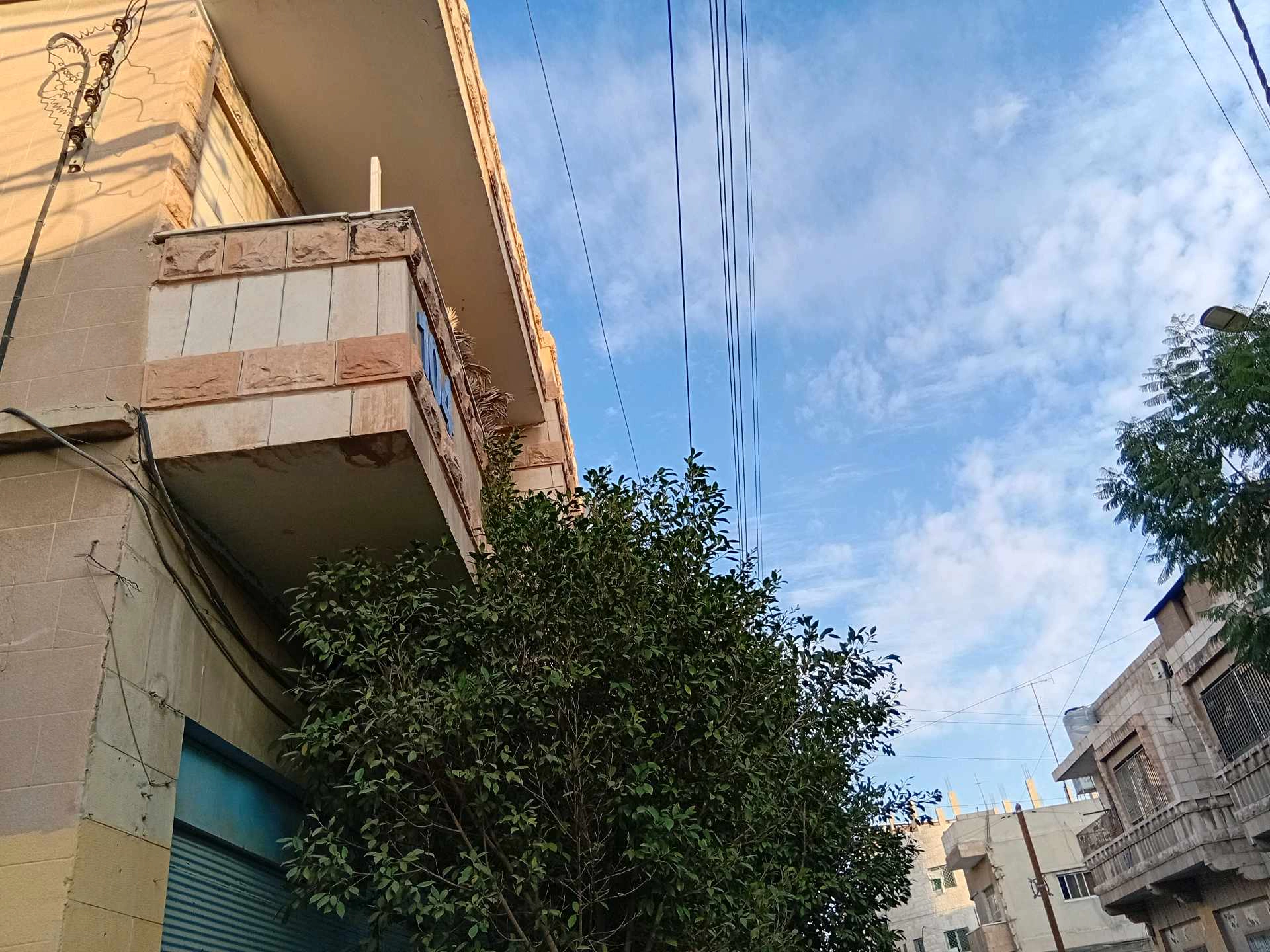 مبنى في الزرقاء الوسط التجاري  - 95,000 دأ - صورة 1