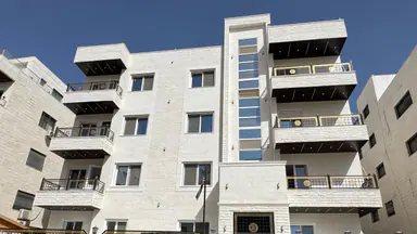 شقة - ابو نصير - خلف الاكاديمية البحرية  - 65000 دأ