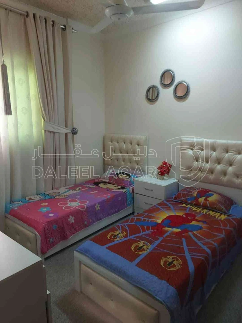 شقة في العاشرة الغربي مقابل مدرسة واحة الفكر الإسلامية - 36,000 دأ - صورة 1