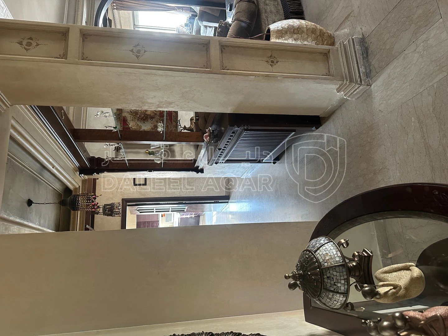 شقة في عمّان  ديرغبار شارع الملكة زين الشرف #٩٩ - 170,000 دأ - صورة 1