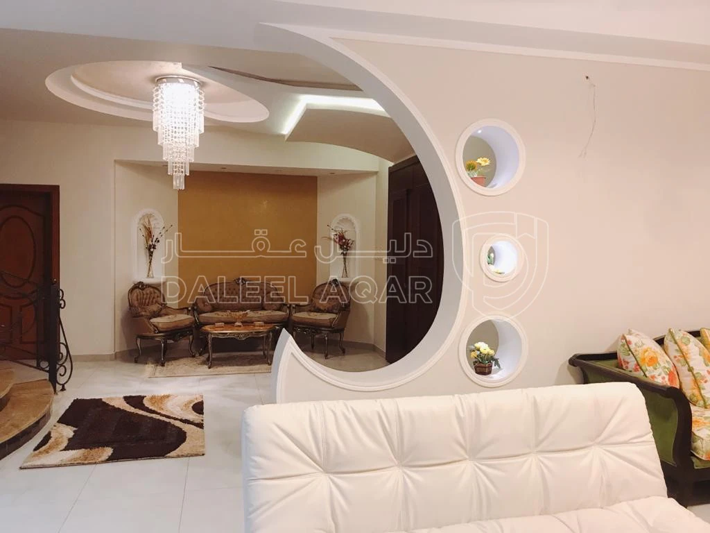فيلا/منزل في مادبا حنينا قرب مدرسة الرشاد  - 350,000 دأ - صورة 1