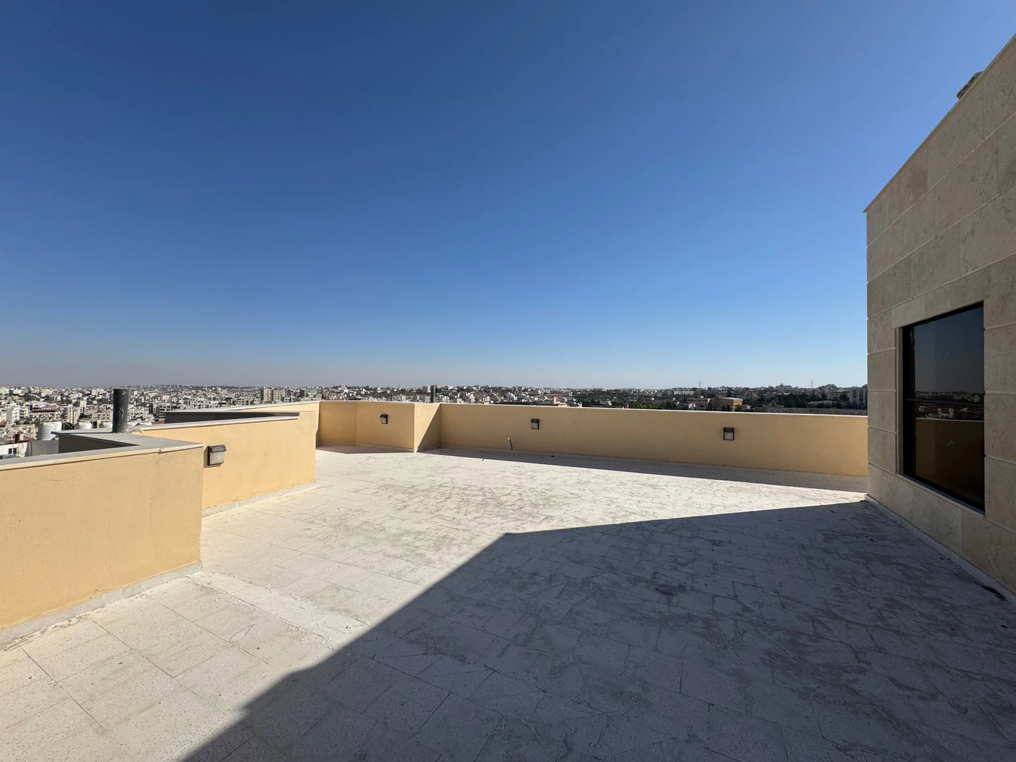 شقة في البنيات طريق المطار - 85,000 دأ - صورة 1