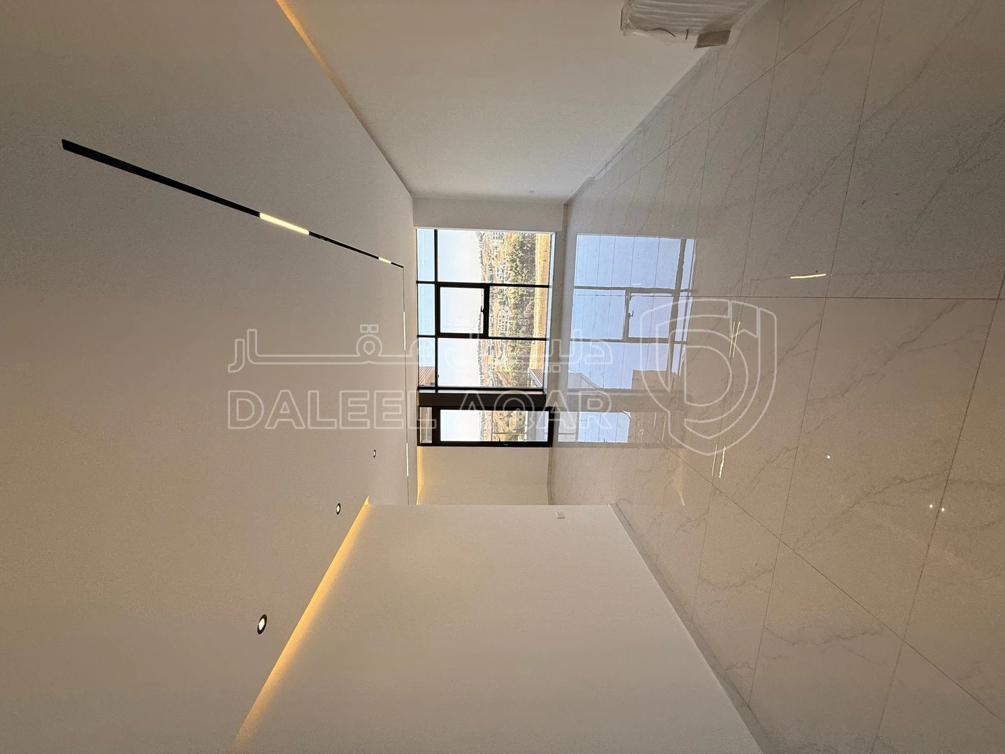 شقة في طريق المطار - شارع الخدمات  - 225,000 دأ - صورة 1