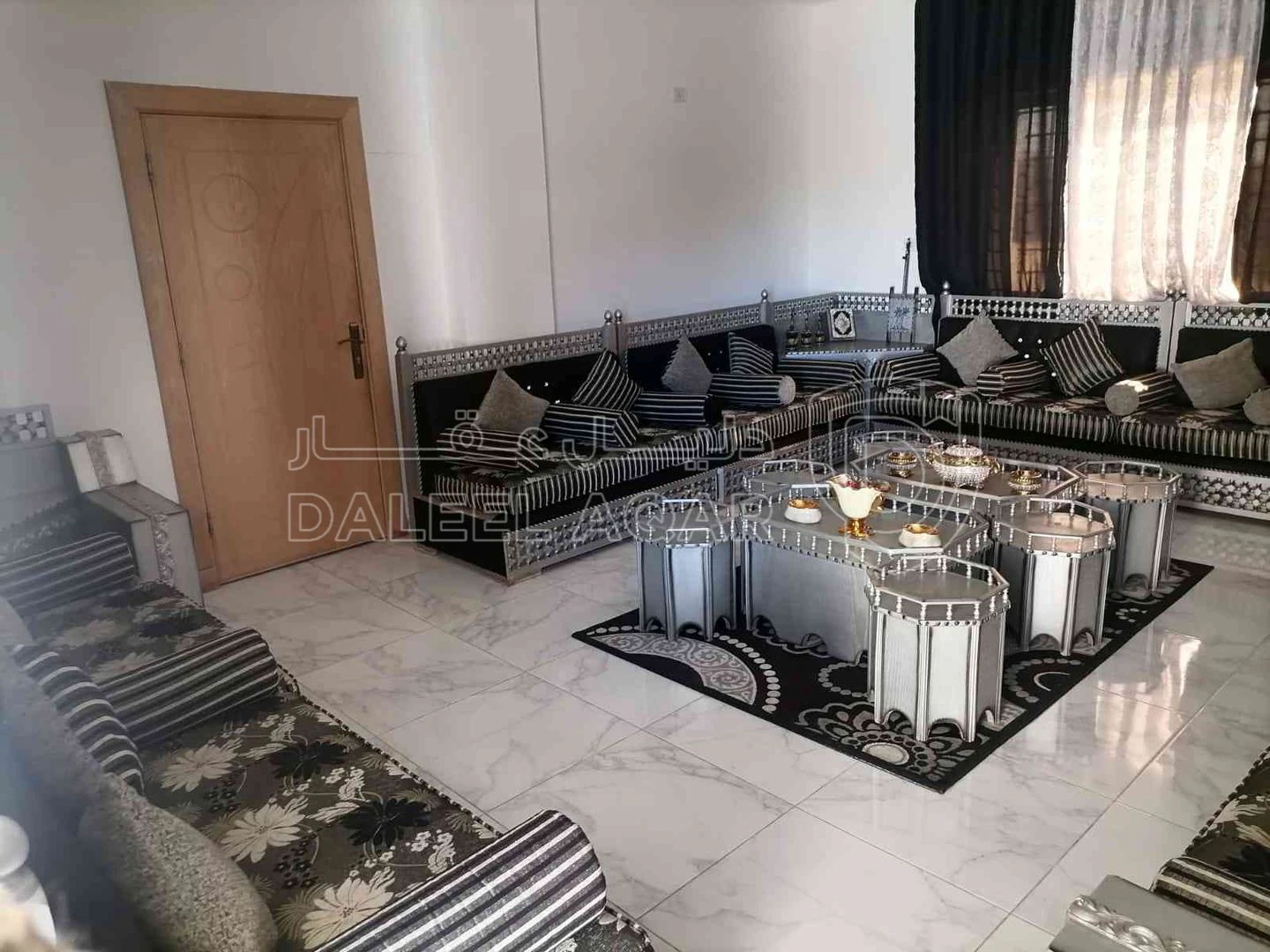 فيلا/منزل في عمان جاوا - 135,000 دأ - صورة 1