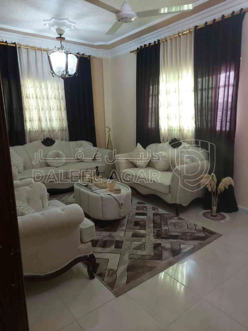 شقة في العاشرة الغربي مقابل مدرسة واحة الفكر الإسلامية - 36,000 دأ - صورة 1