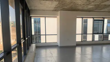 مكتب/تجاري في وادي صقرة، مقابل البنك العربي - 193,050 دأ - صورة NaN