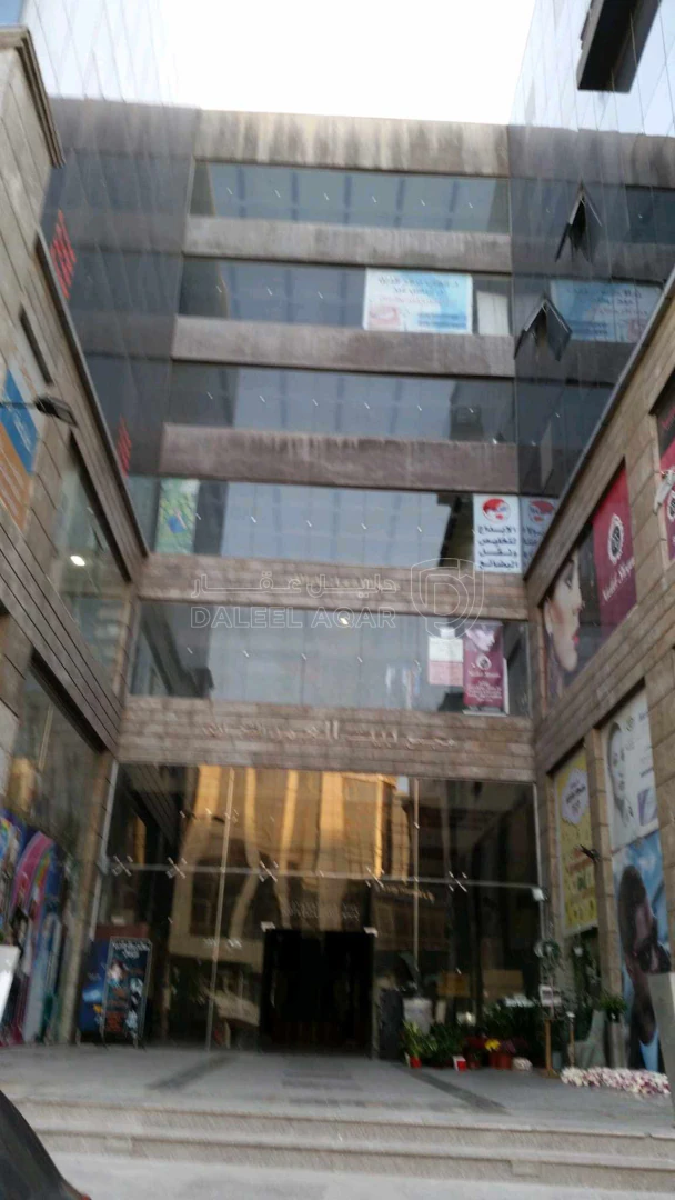 مكتب/تجاري في عمان،شارع الجاردنز، إشارات البشيتي - 40,000 دأ - صورة 1