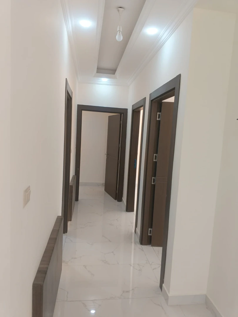 شقة في عين الباشا - حي الامير علي  - 74,000 دأ - صورة 1