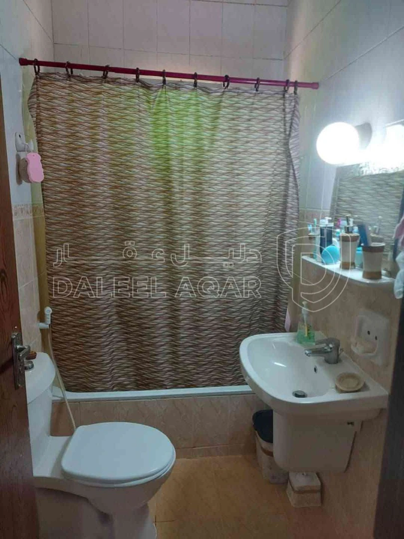 شقة في العاشرة الغربي مقابل مدرسة واحة الفكر الإسلامية - 36,000 دأ - صورة 1