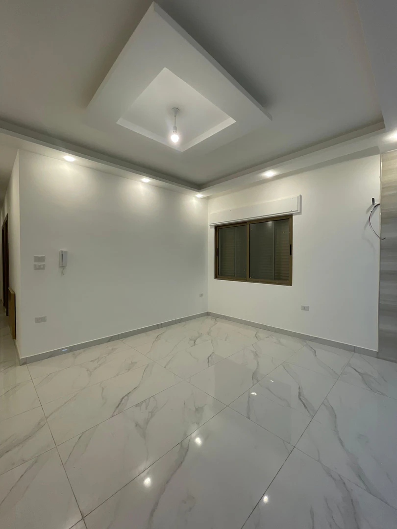 شقة في قرب الراعي مول - 50,000 دأ - صورة 1