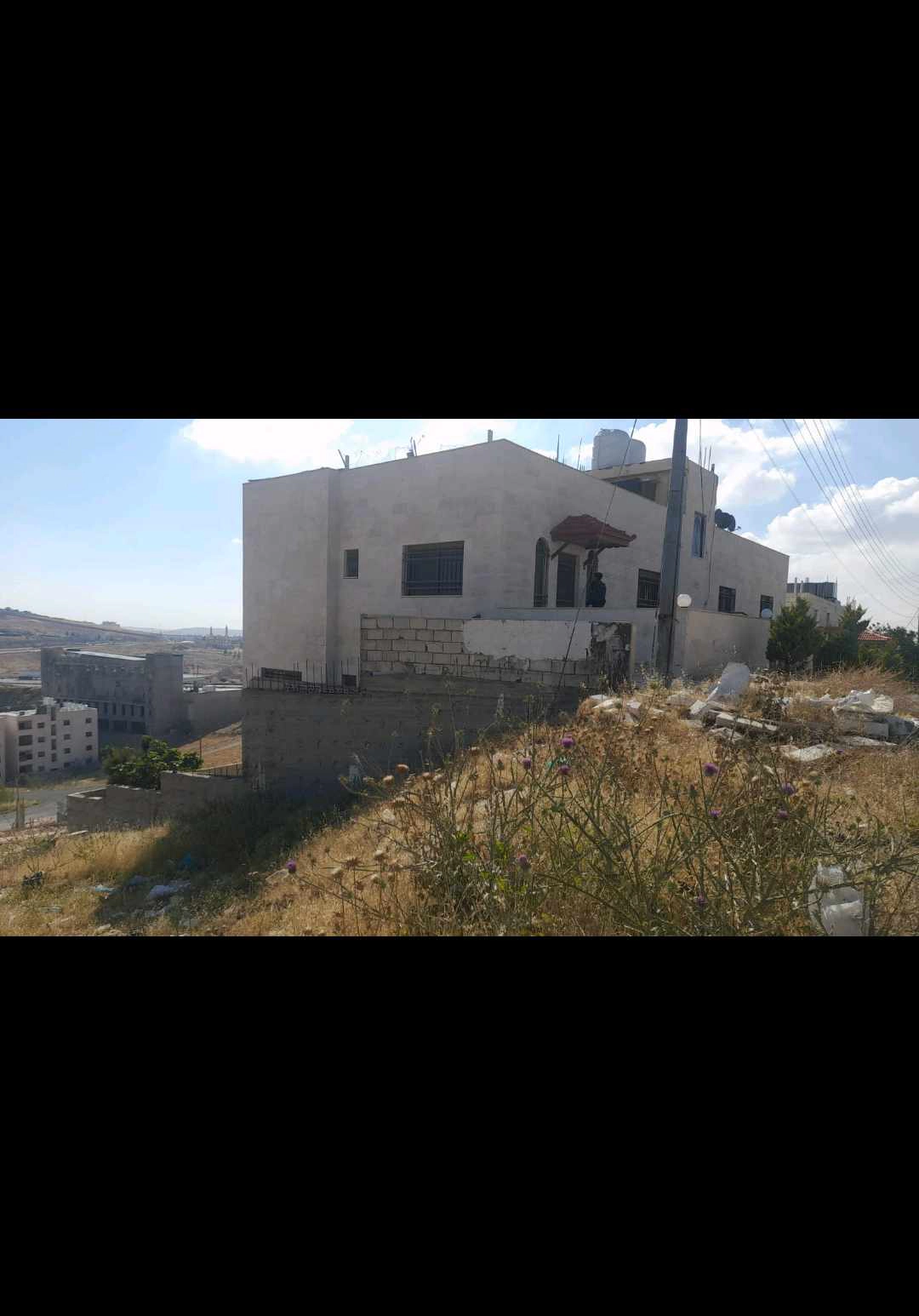 شقة في قرب اشارات الغاز بجانب مسجد الحاج خلف الحنيطي - 80,000 دأ - صورة 1